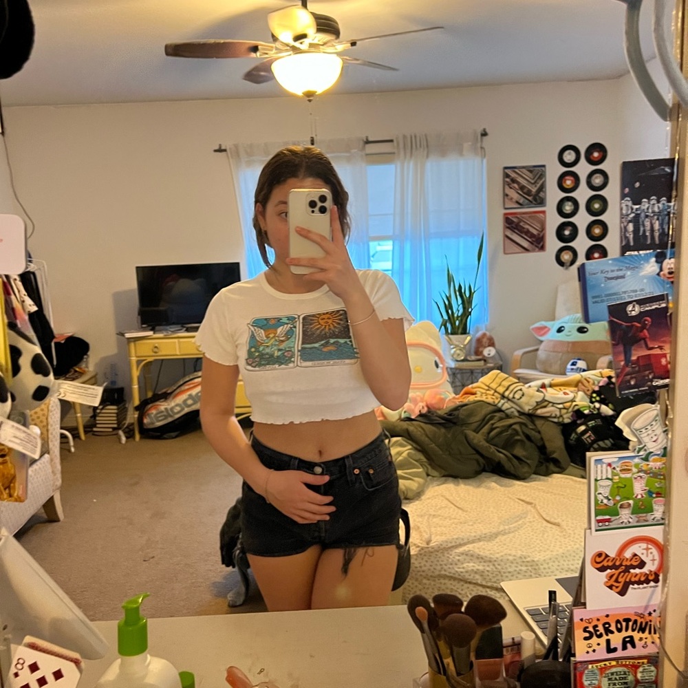 UO GRAPHIC CROP TOP